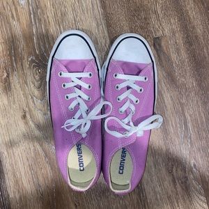Women’s size 9 converse